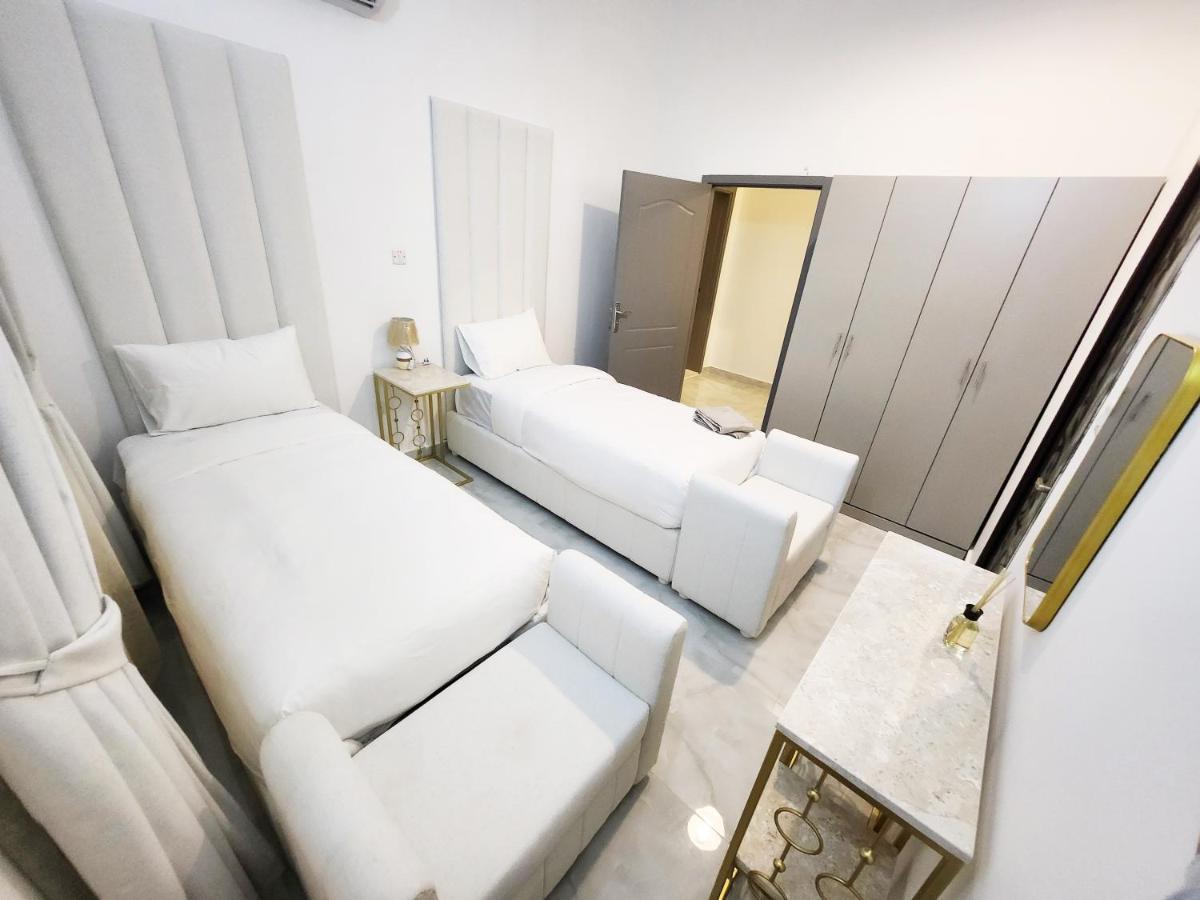 Moods Holiday Homes العين المظهر الخارجي الصورة