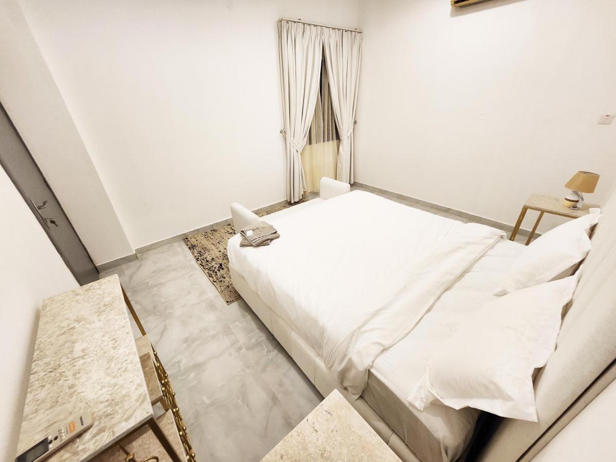 Moods Holiday Homes العين المظهر الخارجي الصورة