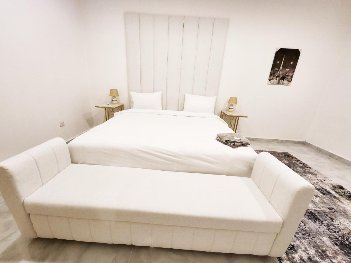 Moods Holiday Homes العين المظهر الخارجي الصورة