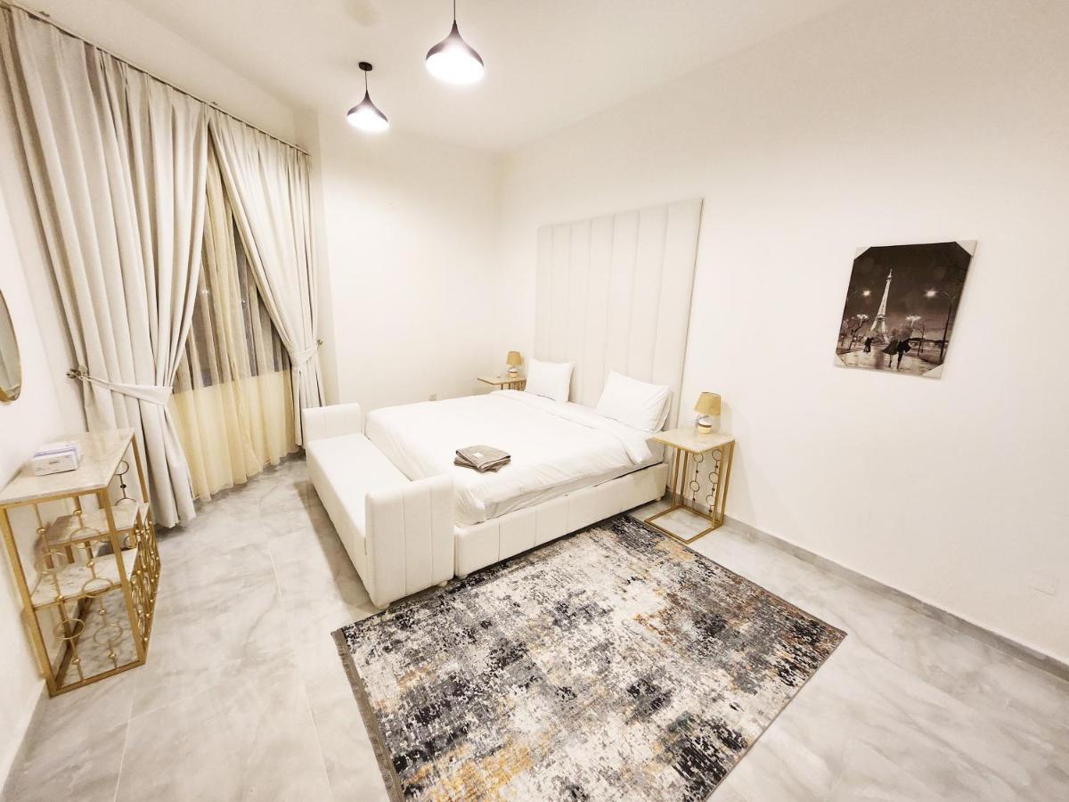 Moods Holiday Homes العين المظهر الخارجي الصورة